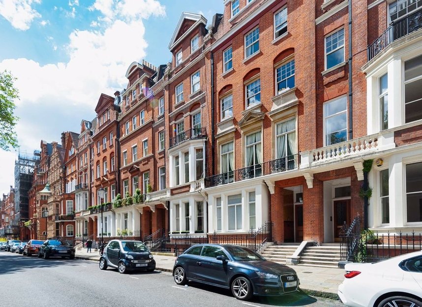 Properties let in Cadogan Square - SW1X 0JL view1
