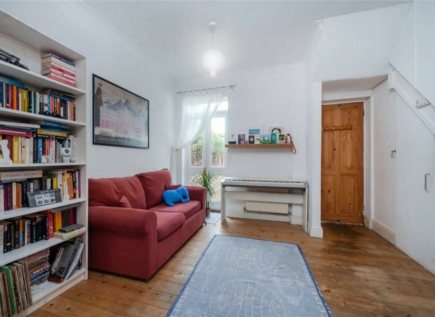 Flat to rent in Campbell Road, Twickenham, TW2 (Ref 230177) Dexters