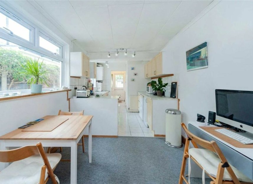 Flat to rent in Campbell Road, Twickenham, TW2 (Ref 230177) Dexters