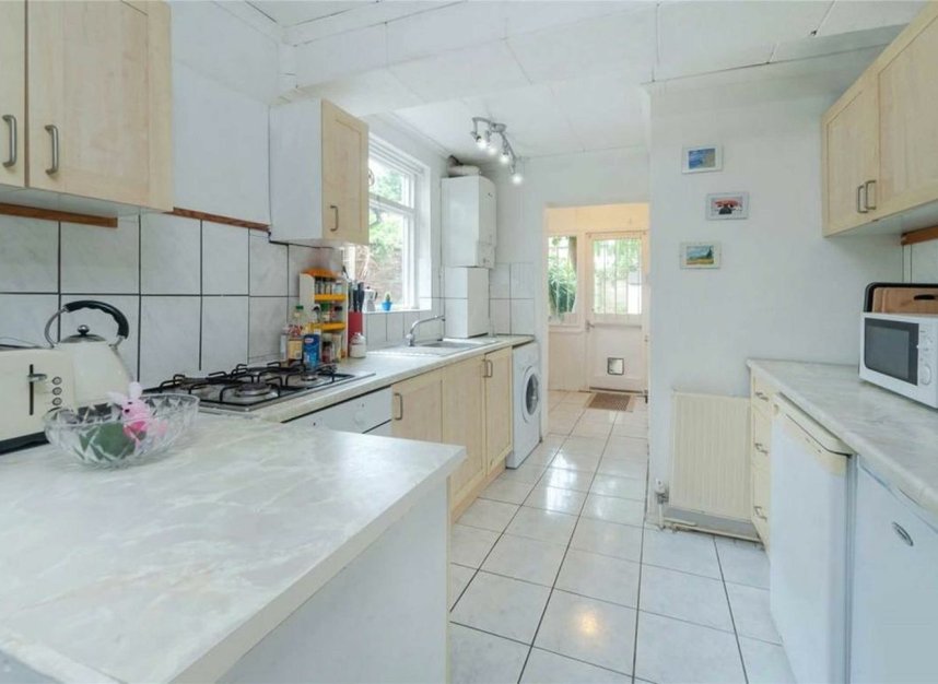 Flat to rent in Campbell Road, Twickenham, TW2 (Ref 230177) Dexters