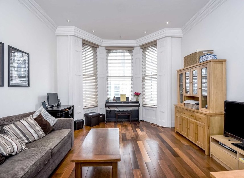 Flat to rent in Campden Hill Gardens, London, W8 (Ref 226095) Dexters