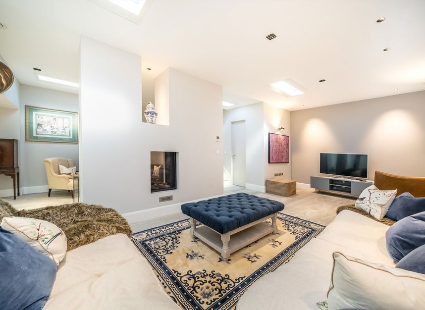 Properties to let in Campden Hill Square - W8 7JR view5