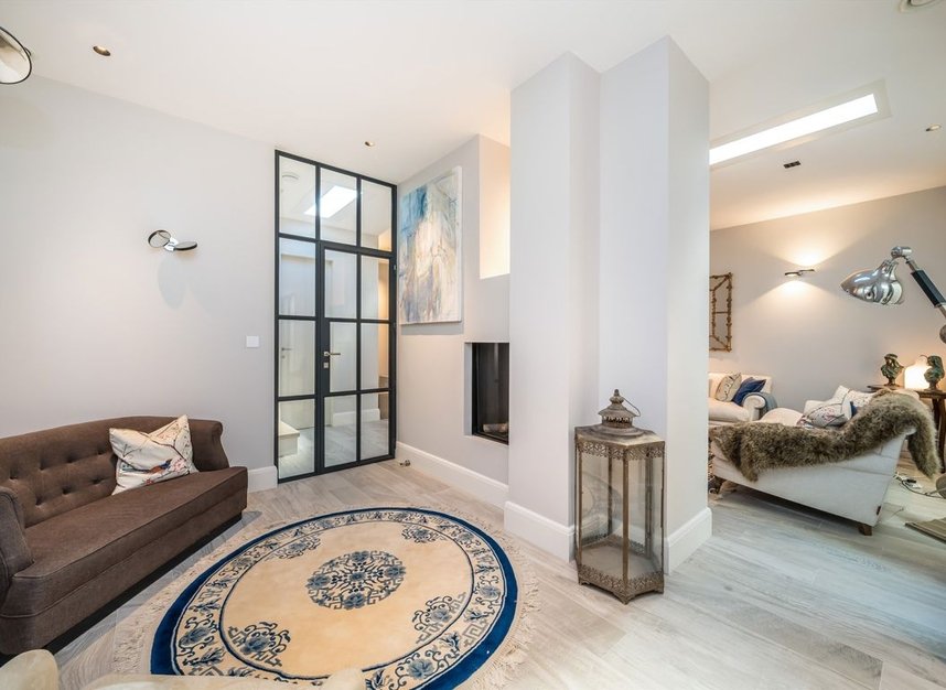 Properties to let in Campden Hill Square - W8 7JR view6