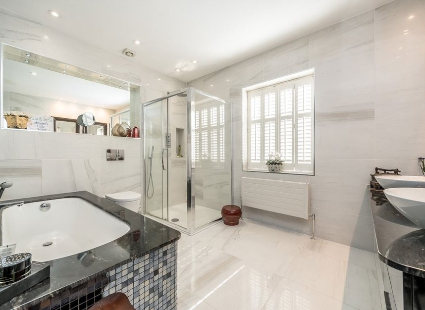Properties to let in Campden Hill Square - W8 7JR view8