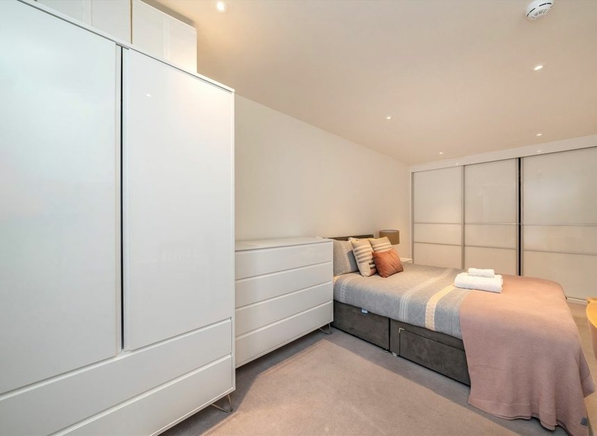 Properties to let in Canalside Square - N1 7FP view4