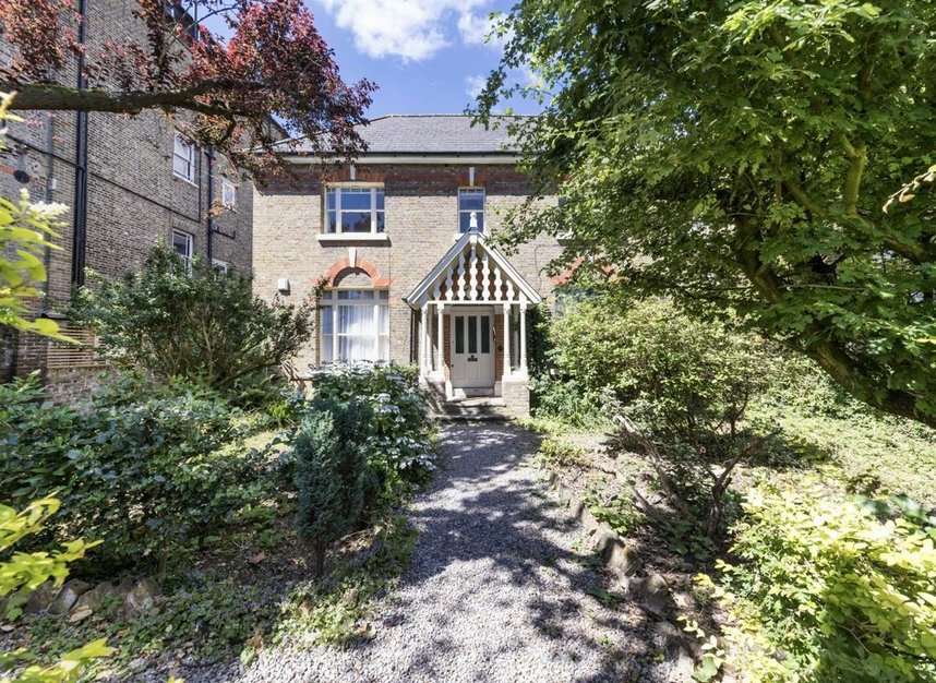 Properties let in Carleton Road - N7 0ET view1