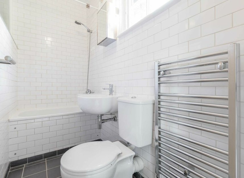 Properties let in Carleton Road - N7 0ET view6