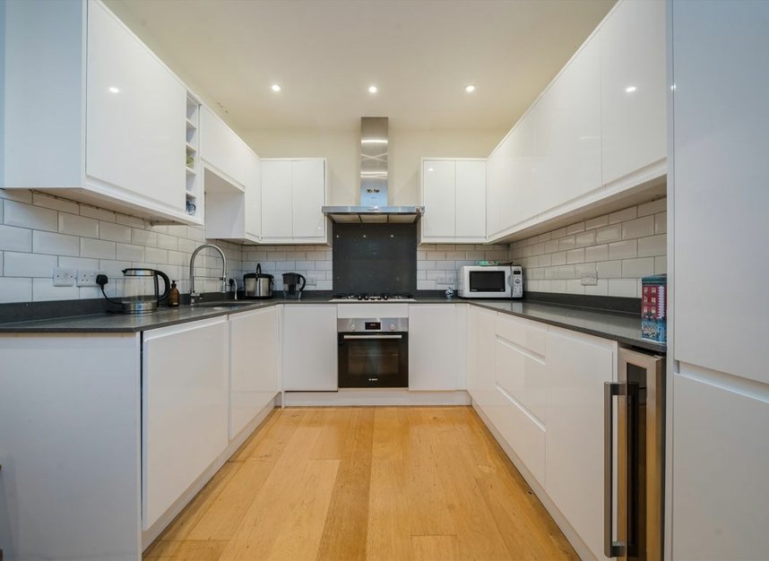 Properties let in Castlebar Road - W5 2DP view3