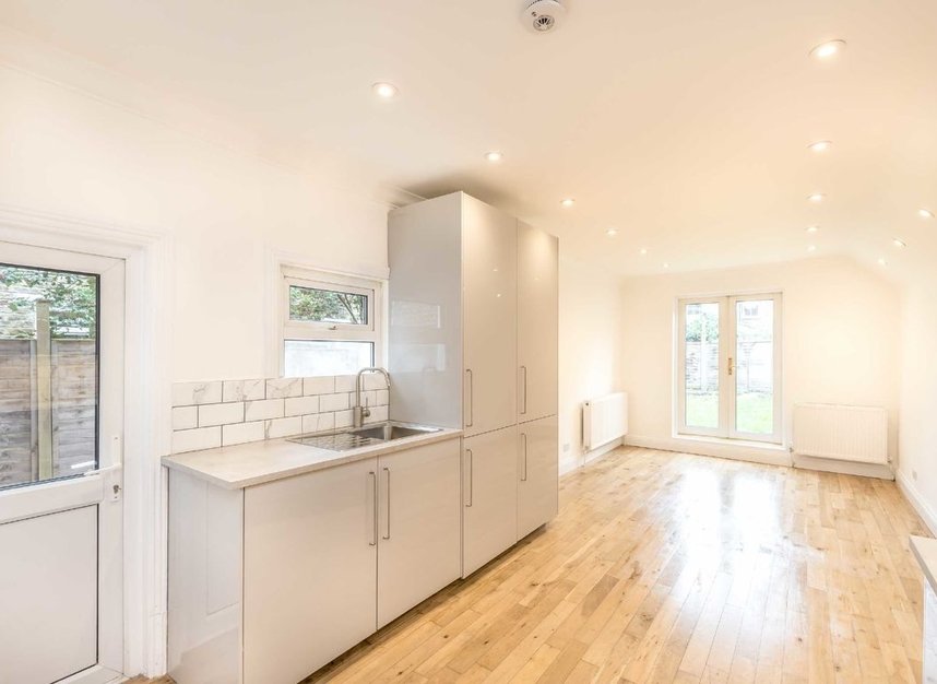 Flat to rent in Cavendish Road, London, SW12 (Ref 221775) Dexters