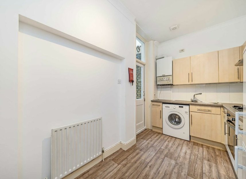 Properties let in Cavendish Road - SW12 0DG view3