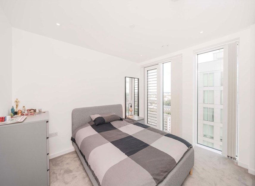 Properties to let in Cendal Crescent - E1 2FU view5
