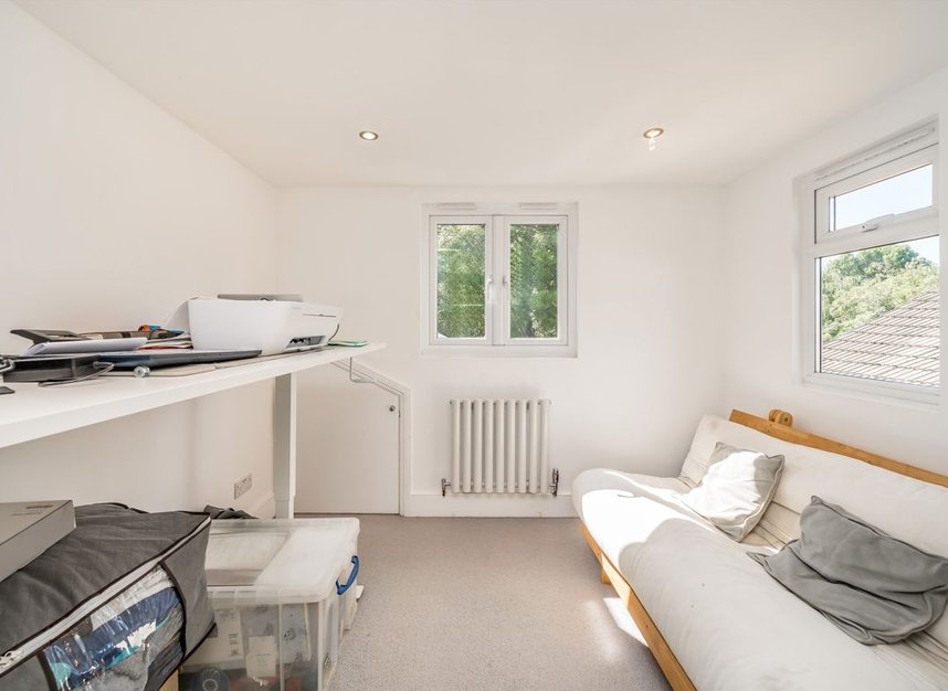 Properties to let in Chambers Gardens - N2 9AL view11
