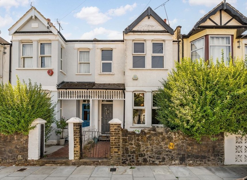 Properties to let in Chambers Gardens - N2 9AL view1