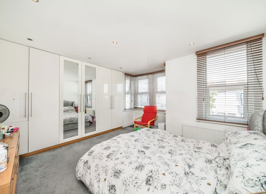 Properties to let in Chambers Gardens - N2 9AL view4