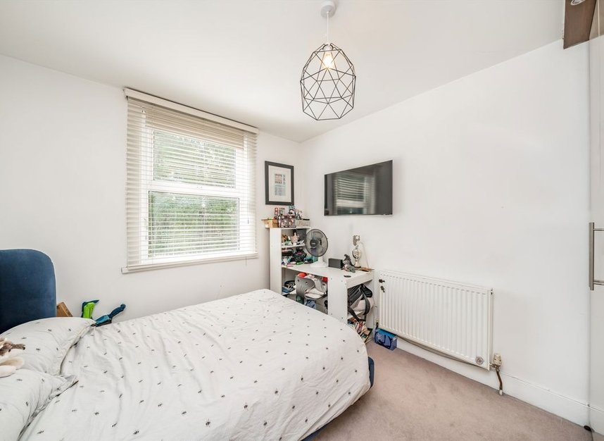 Properties to let in Chambers Gardens - N2 9AL view5