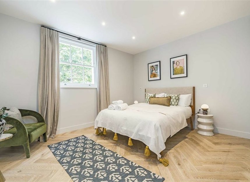 Properties to let in Charlotte Street - W1T 2LX view3