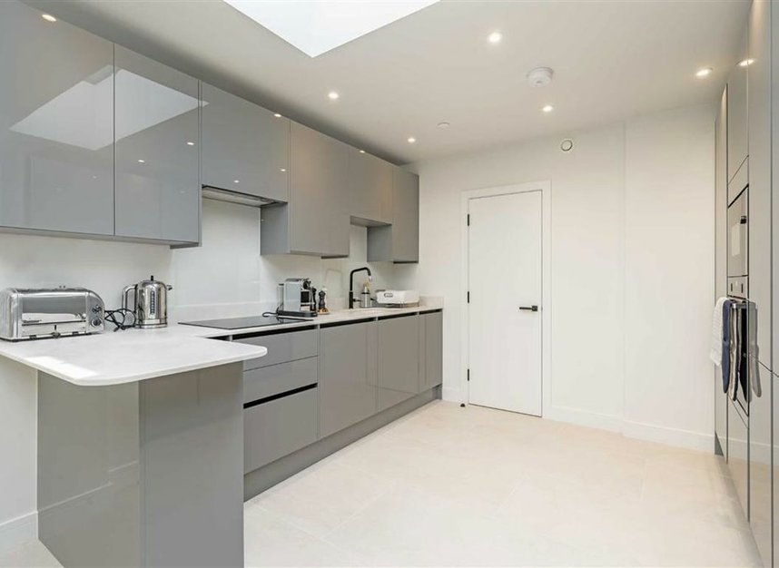 Properties to let in Charlotte Street - W1T 2LX view4