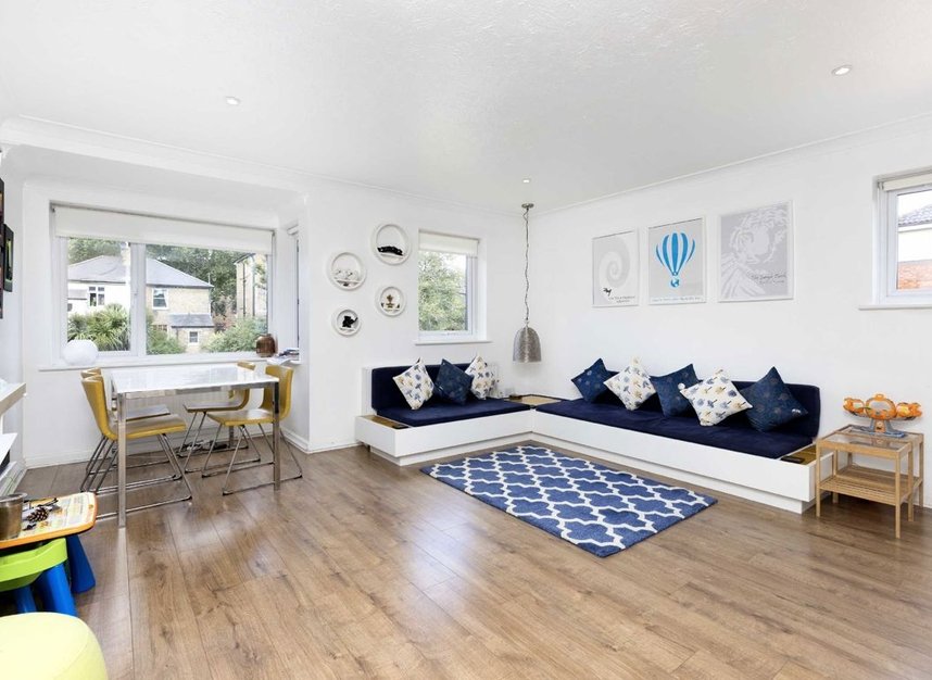 Properties to let in Chaseley Drive - W4 4BD view2