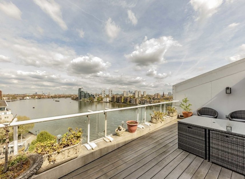 Properties to let in Chelsea Crescent - SW10 0XB view2