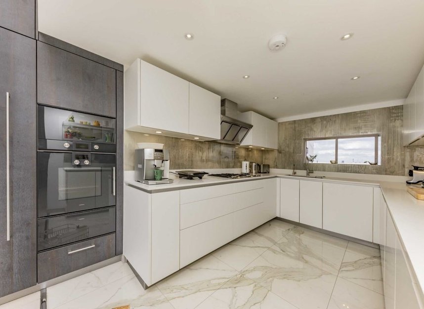 Properties to let in Chelsea Crescent - SW10 0XB view4