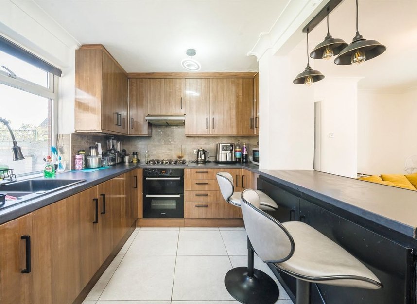 Properties to let in Cherry Crescent - TW8 8NN view3
