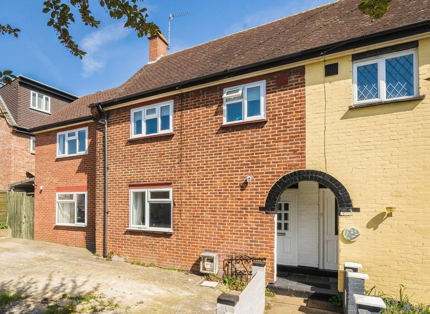 Properties to let in Cherry Crescent - TW8 8NN view1