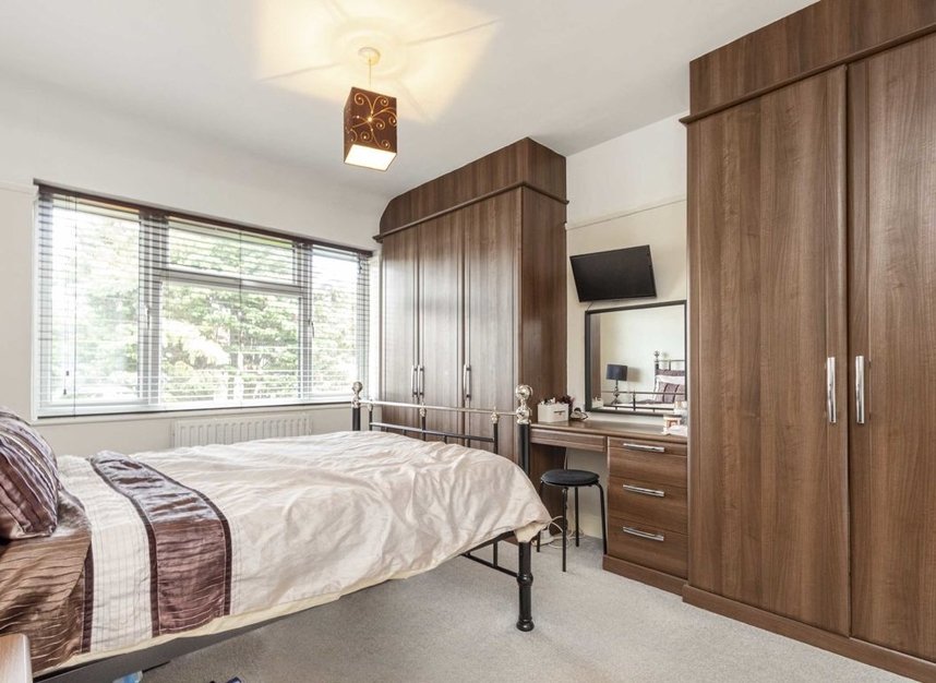 Flat to rent in Chertsey Road, Twickenham, TW2 (Ref 228348) Dexters