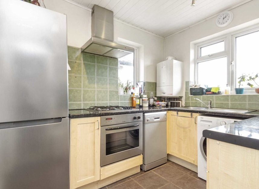 Flat to rent in Chertsey Road, Twickenham, TW2 (Ref 228348) Dexters