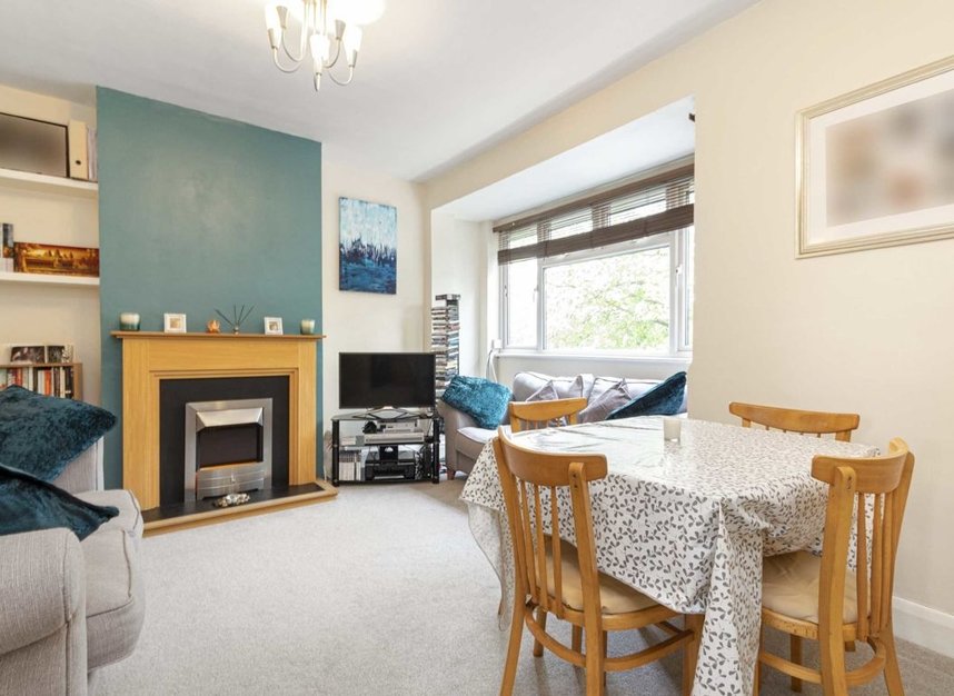 Flat to rent in Chertsey Road, Twickenham, TW2 (Ref 228348) Dexters