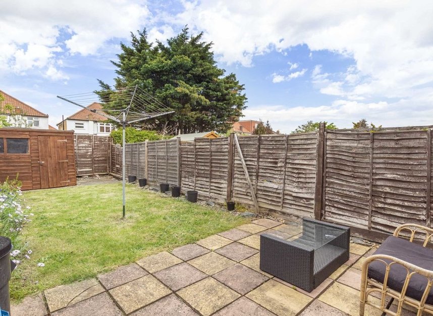 Flat to rent in Chertsey Road, Twickenham, TW2 (Ref 228348) Dexters