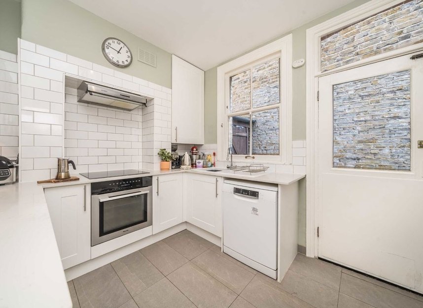 Properties to let in Chestnut Road - KT2 5AP view3
