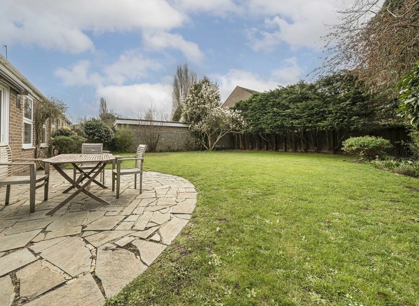 Properties to let in Church Road - TW10 5HG view8