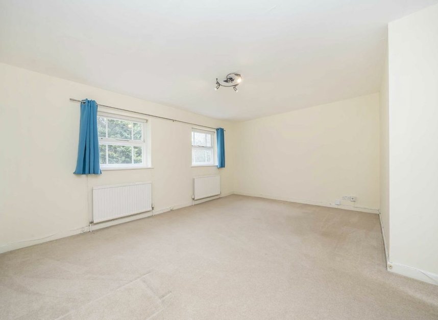 Properties to let in Church Road - TW10 5HG view6