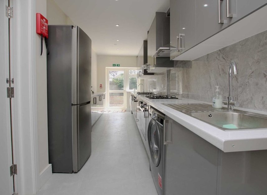 Studio to rent in Church Stretton Road, Hounslow, TW3 (Ref 208630