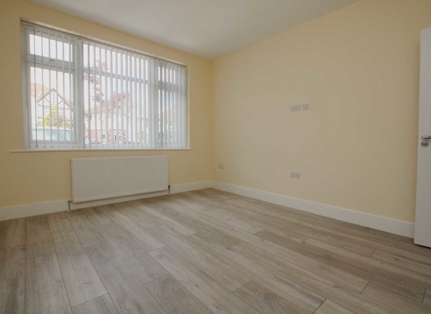Studio to rent in Church Stretton Road, Hounslow, TW3 (Ref 208630
