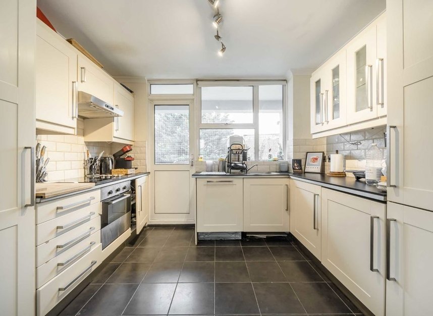 Properties let in Churchill Gardens - SW1V 3BY view3