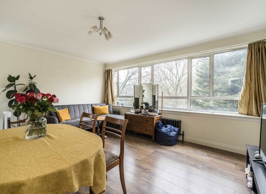 Properties let in Churchill Gardens - SW1V 3BY view2