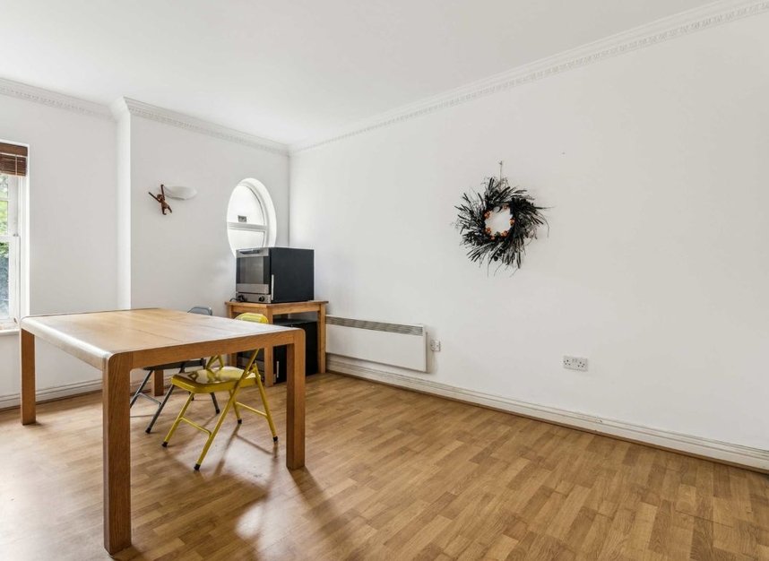 Flat to rent in Clapham Park Road, London, SW4 (Ref 226848) Dexters