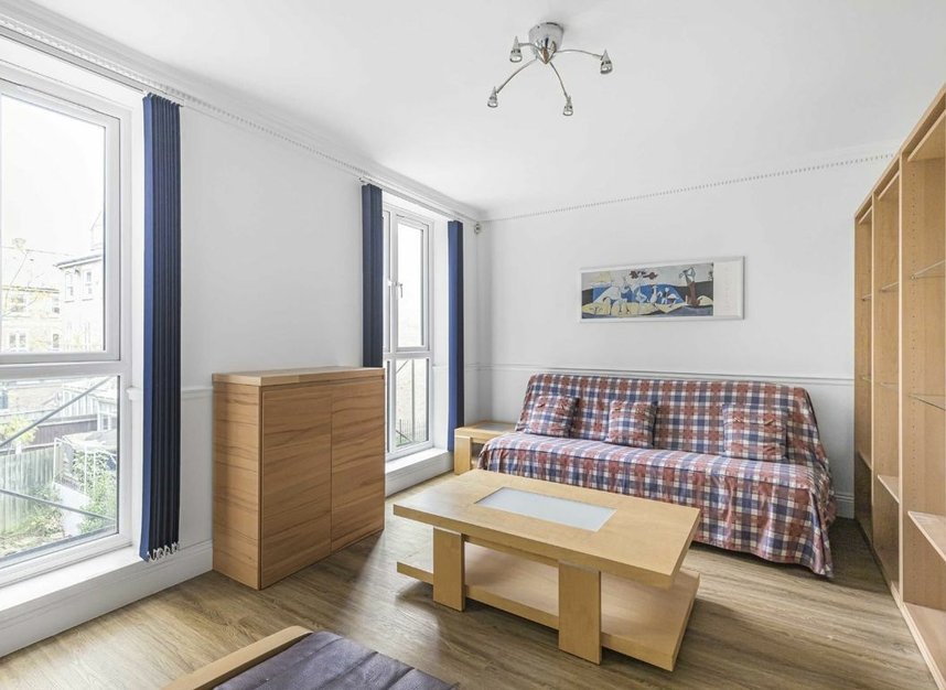 Properties let in Clarence Mews - SE16 5GD view3