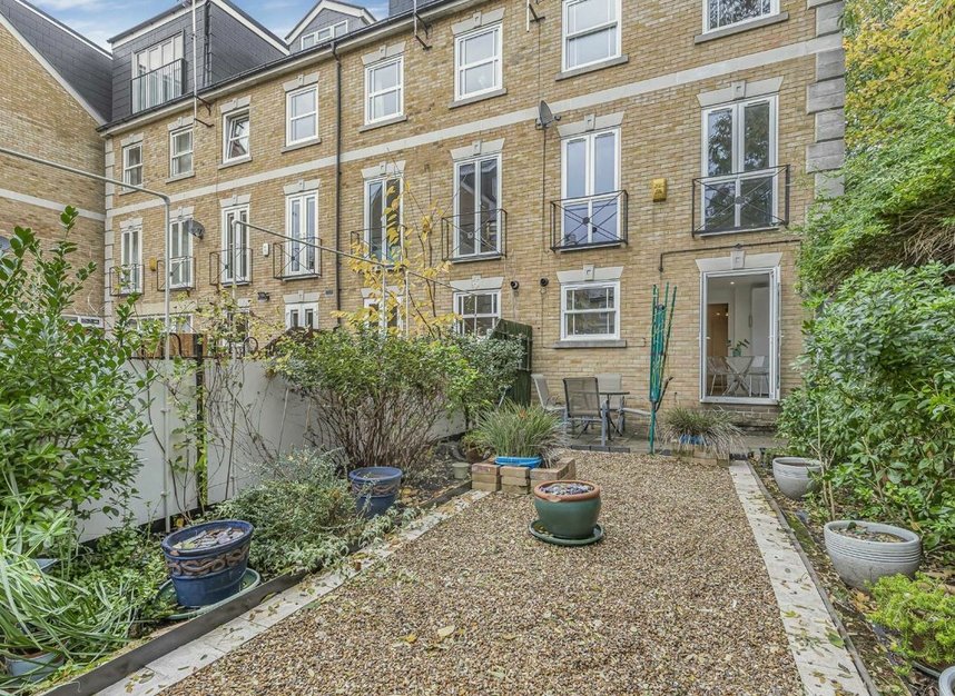 Properties let in Clarence Mews - SE16 5GD view12