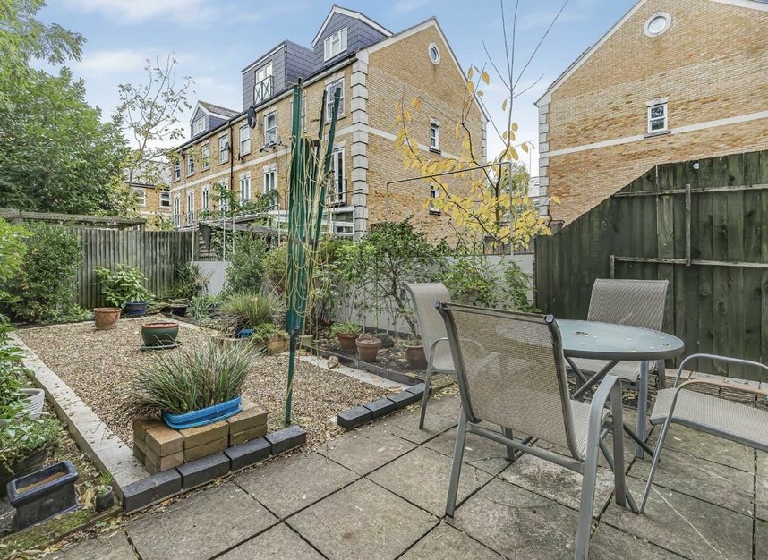 Properties let in Clarence Mews - SE16 5GD view11
