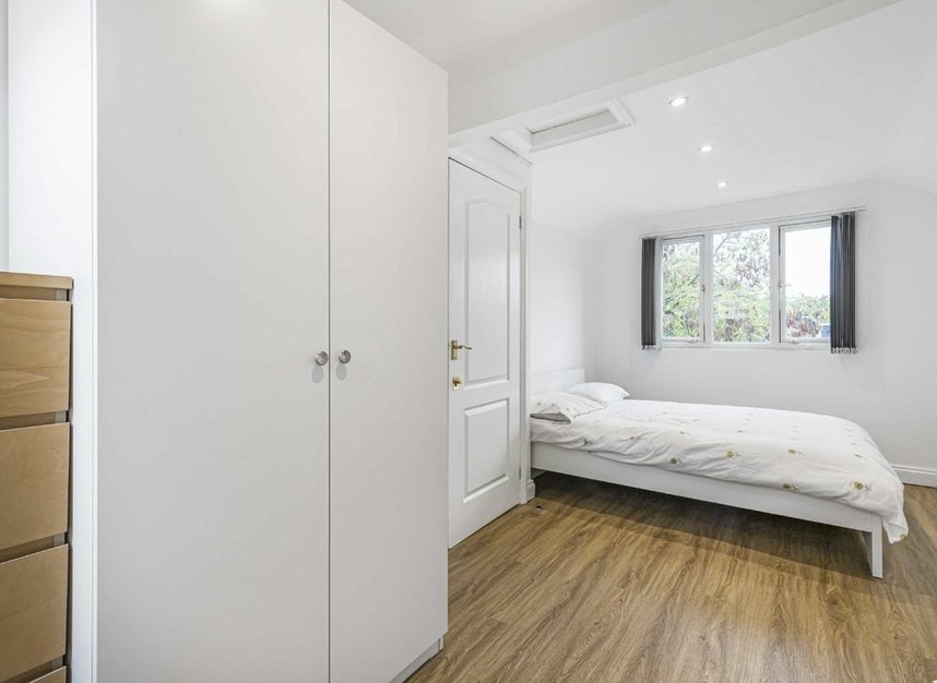 Properties let in Clarence Mews - SE16 5GD view6