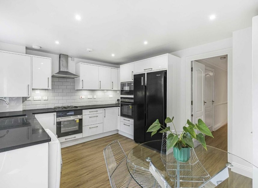 Properties let in Clarence Mews - SE16 5GD view2