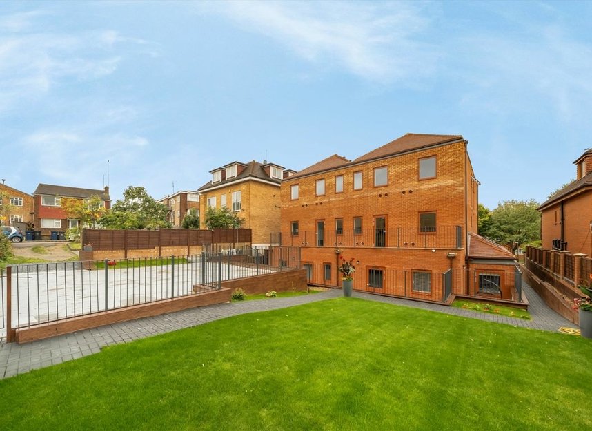 Properties let in Colney Hatch Lane - N10 1BD view7