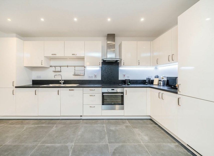 Properties let in Commercial Road - E1 1FE view3