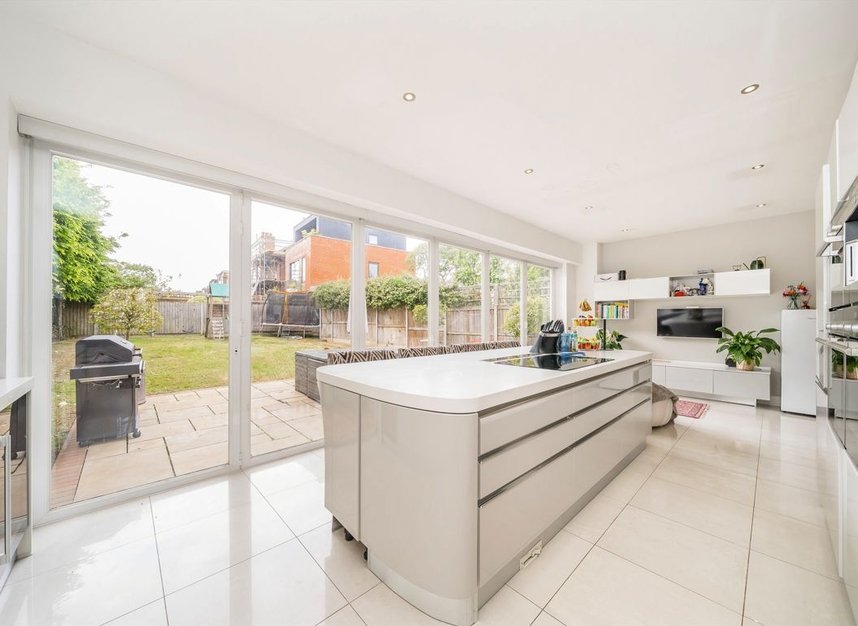 Properties to let in Coppetts Road - N10 1HR view5