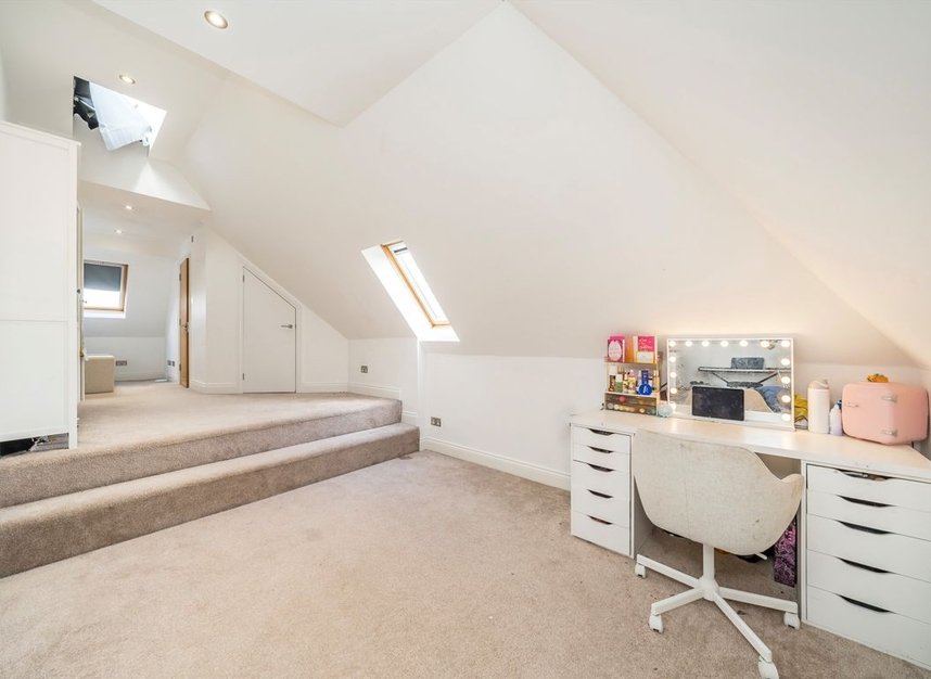 Properties to let in Coppetts Road - N10 1HR view15