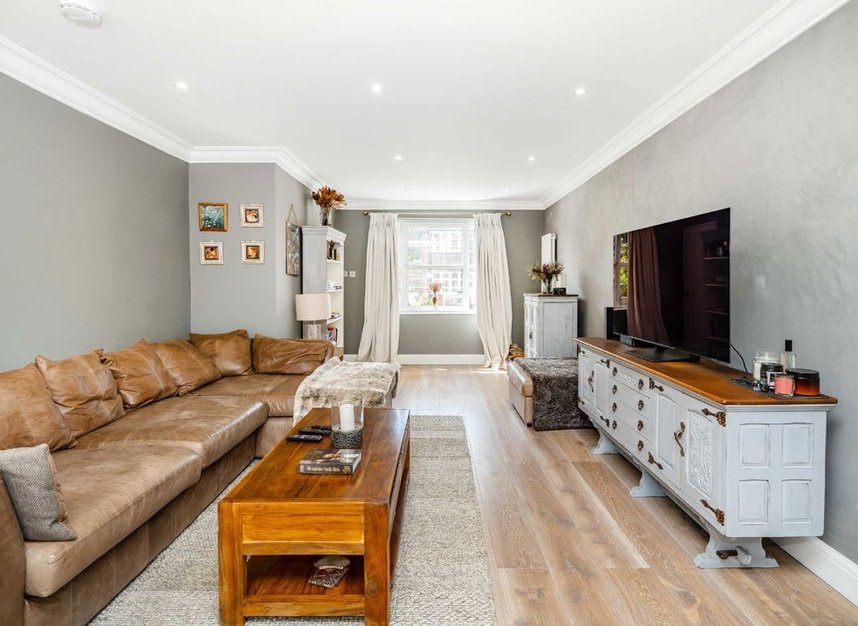 Properties let in Coppice Walk - N20 8DA view2