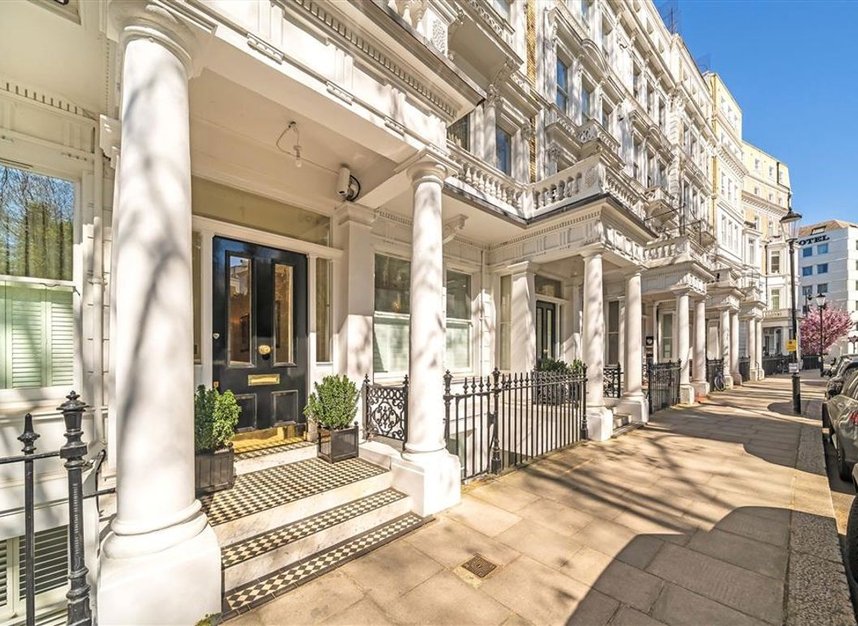 Properties to let in Courtfield Gardens - SW5 0PH view5