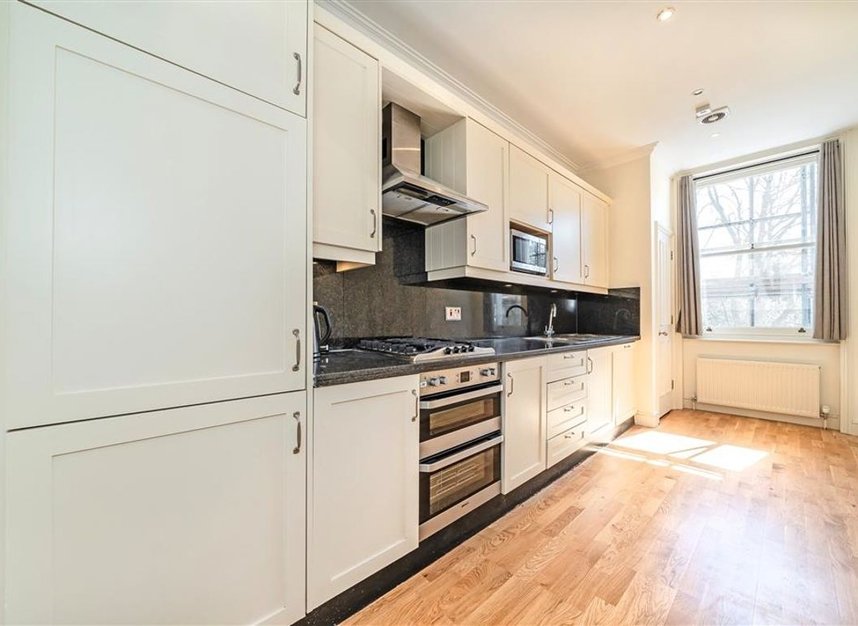 Properties to let in Courtfield Gardens - SW5 0PH view2